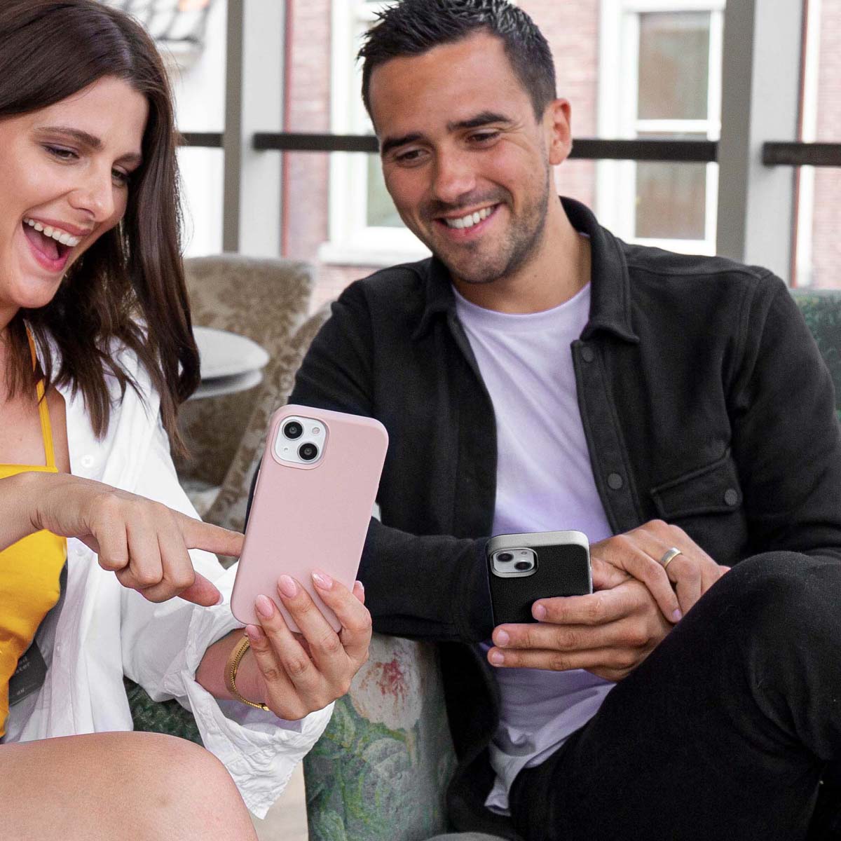 Accezz Coque Liquid Silicone avec MagSafe Apple iPhone 12 (Pro) - Noir – Image 3